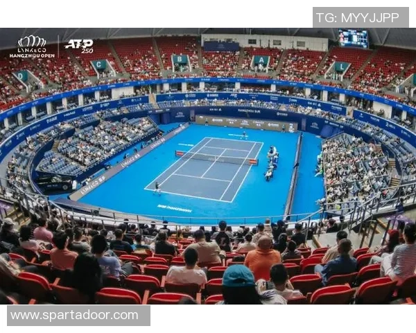 杭州网球队状态引发热议球迷对表现和战术产生分歧讨论