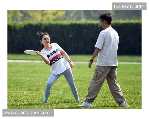 飞盘之路上的追梦者张敏与深度对话的精彩瞬间 飞盘之路上的追梦者张敏与深度对话的精彩瞬间